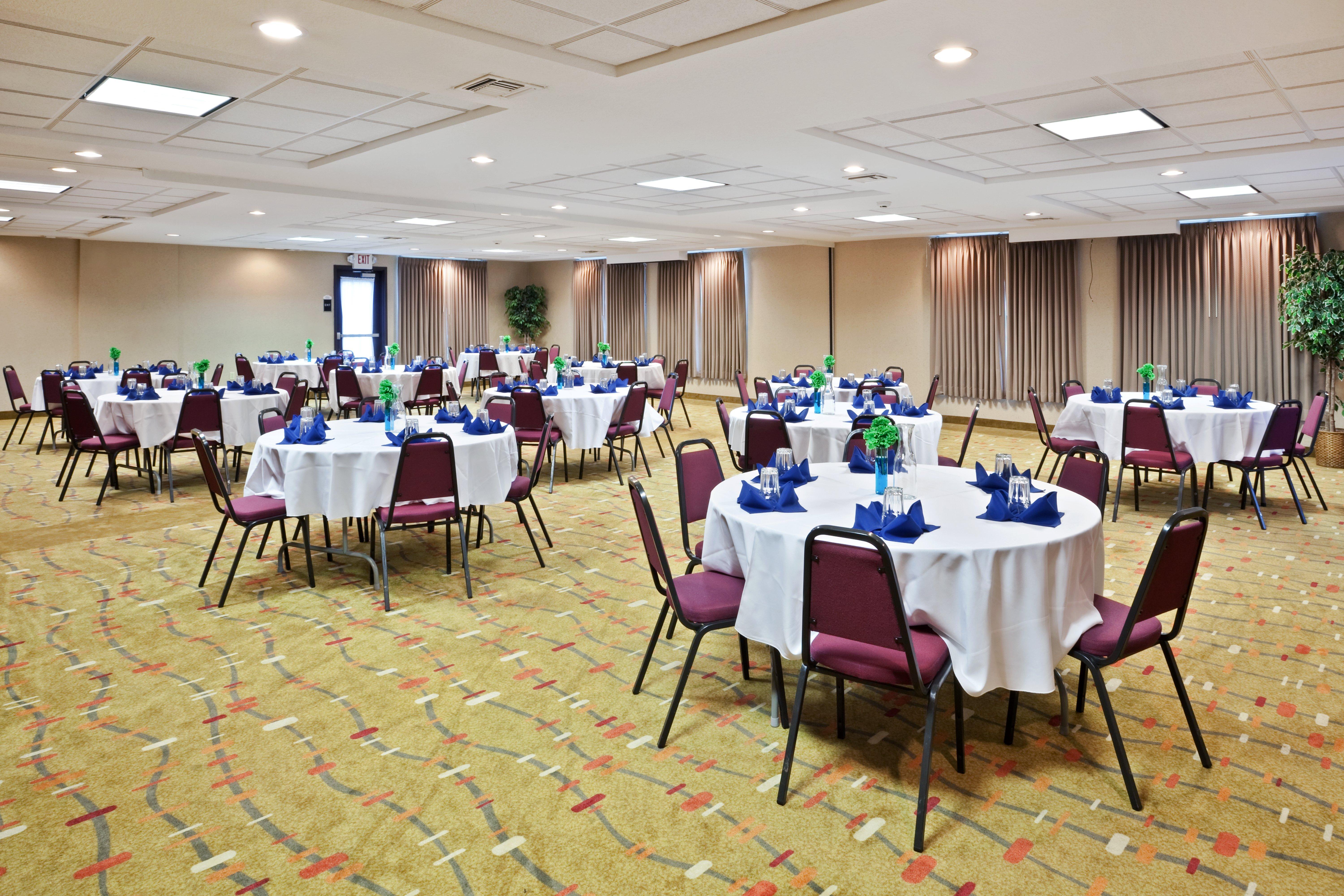 Holiday Inn Express Hotel & Suites Albany By Ihg Bagian luar foto