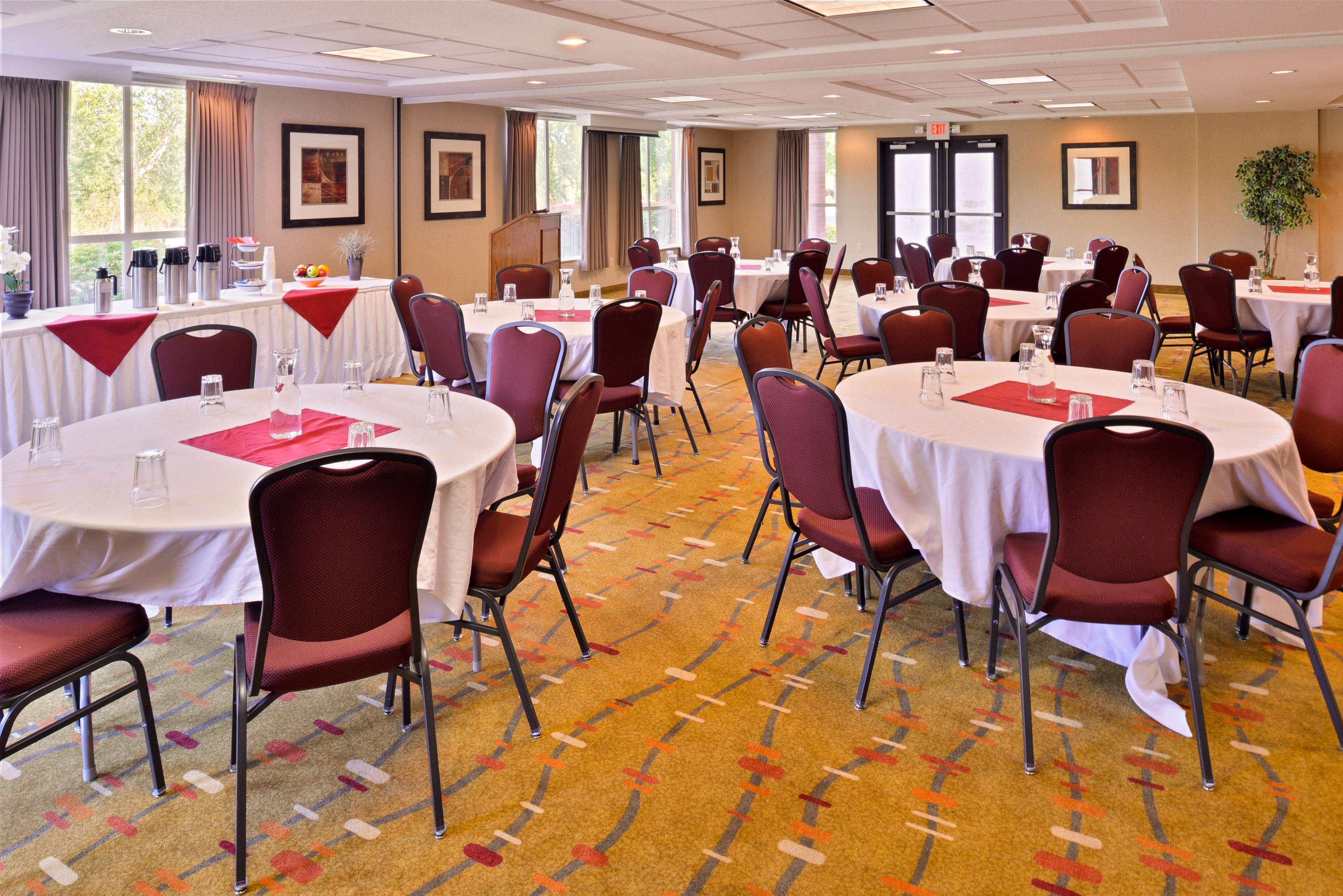 Holiday Inn Express Hotel & Suites Albany By Ihg Bagian luar foto